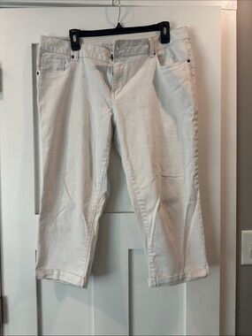 Women’s White Capri Jeans